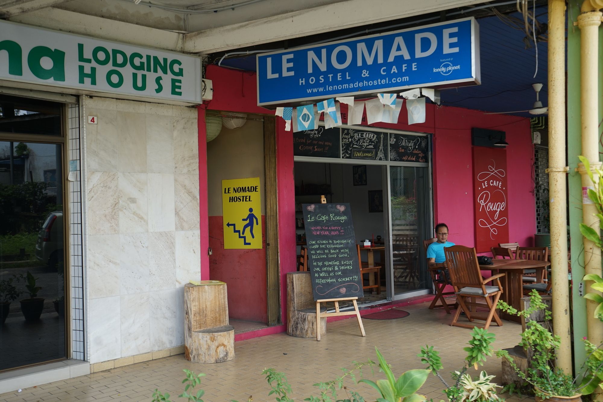 Le Nomade Hostel & Cafe Kuching Exterior foto